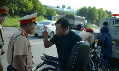 Chạy vào đường cấm rồi xưng là "Phó Trưởng khoa Bệnh viện K"