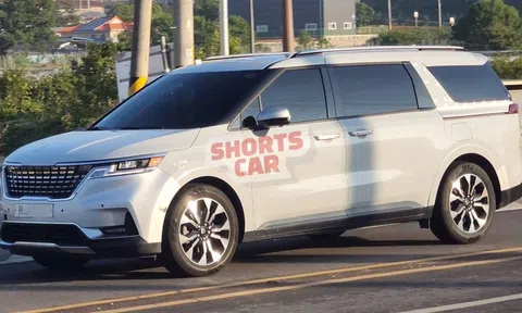 Kia Carnival Hybrid lộ diện, có thể chỉ chạy máy xăng