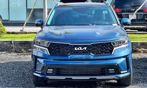 Kia Sorento phiên bản logo mới về đại lý Việt Nam