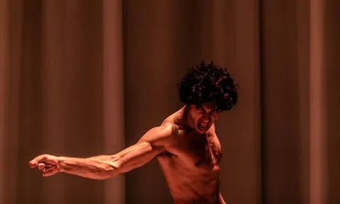 Smartphone đang giết chết cảnh khỏa thân trên sân khấu