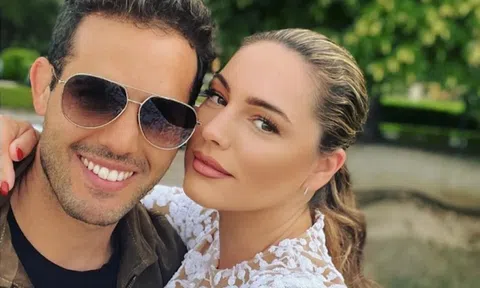 ‘Bom sex’ Kelly Brook sắp lên xe hoa với tình trẻ