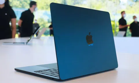 Cận cảnh MacBook Air M2 với thiết kế mới, nhiều màu sắc lạ