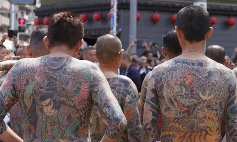Các băng nhóm yakuza khổ sở vì không được dùng điện thoại đời mới