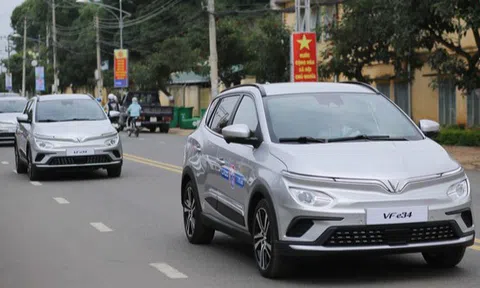 Taxi sử dụng ô tô điện tại Việt Nam có hiệu quả?