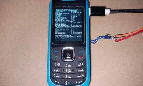 Biến điện thoại Nokia 'cục gạch' thành máy tính