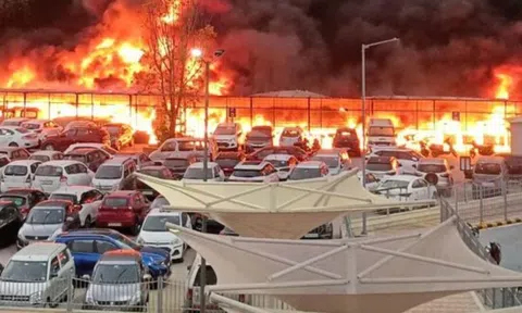 Cháy trạm sạc xe điện, gần 100 ô tô xe máy bị thiêu rụi