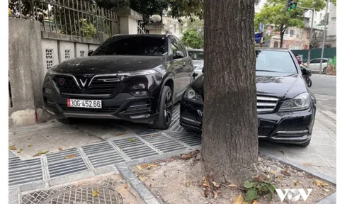 Gửi ô tô trên vỉa hè - cách nhanh nhất “kết liễu” giao thông đô thị