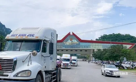 Hình ảnh cửa khẩu Lạng Sơn tiếp tục xảy ra ùn tắc