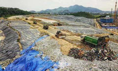 Phố phường Hà Nội lại ngập ngụa rác thải, vì sao?