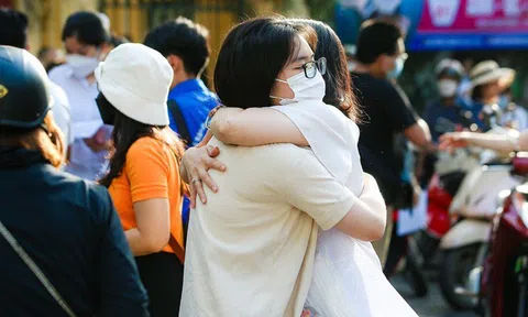 ẢNH: Đến cổng trường những ngày thi để hiểu lòng cha mẹ