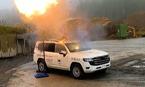 Bản độ Toyota Land Cruiser 2022 bọc thép vượt thử thách súng đạn, chất nổ