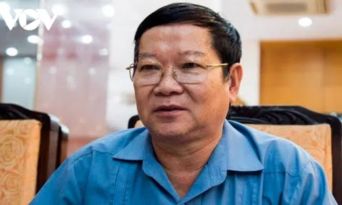 Khi một chữ ký có thể ra rất nhiều tiền, người ta sẽ phải chạy chức bằng được