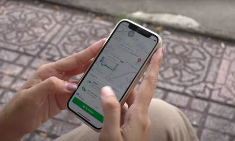 Hành khách than trời vì giá cước GrabCar tăng cao