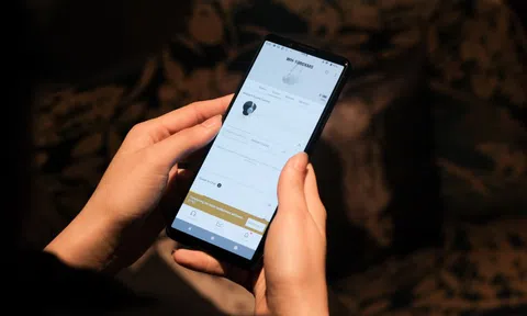 Cuộc chiến smartphone cao cấp nóng trở lại