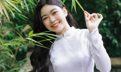 Con gái Quyền Linh 'gây sốt' mạng xã hội trong loạt ảnh diện áo dài