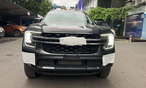 Khách mua Ford Everest 2023 tại Việt Nam lo ngại bị đội giá