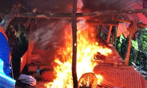 Rầm rộ khoét núi, phá rừng tìm vàng: Huyện đề nghị nổ mìn đánh sập hầm vàng