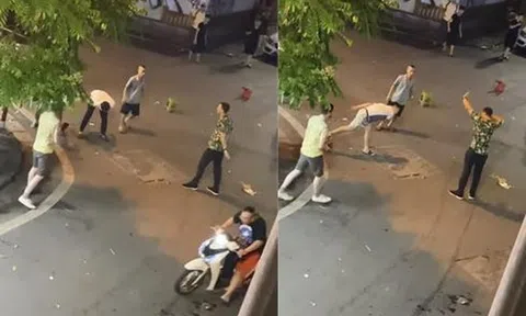 Hai người nước ngoài ẩu đả với nhiều người Việt ở phố cổ Hà Nội