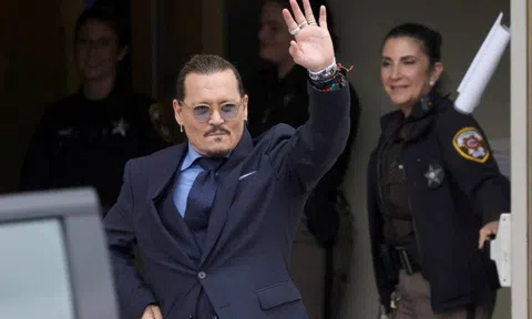 Johnny Depp viết ca khúc ngụ ý về phiên tòa với vợ cũ