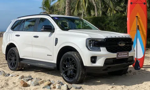 Soi chi tiết Ford Everest 2023 phiên bản Sport giá 'mềm' tại Việt Nam