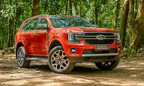 Ford Everest 2023 về đại lý, đội giá gần cả trăm triệu đồng