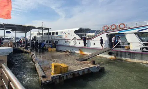 Hàng ngàn du khách "kẹt" ở Phú Quốc vì thời tiết xấu