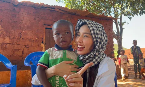 Khoảnh khắc Hoa hậu Thùy Tiên dạy em bé châu Phi hát tiếng Việt 'gây sốt'