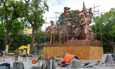 Cận cảnh tượng đài Cảnh sát giao thông và PCCC ở Hà Nội