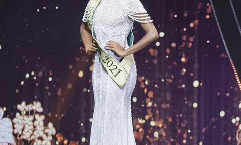 2 Miss Earth catwalk cùng thí sinh hoa hậu