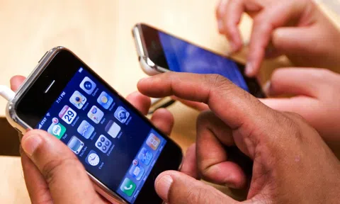 Khởi đầu bị chê cười của iPhone