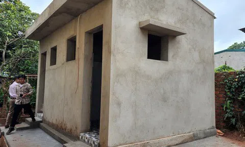 Lập đoàn kiểm tra việc xây hàng loạt nhà vệ sinh 200 triệu đồng/căn