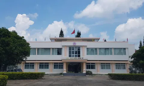 Cho huyện mượn tiền... 6 năm chưa đòi được!