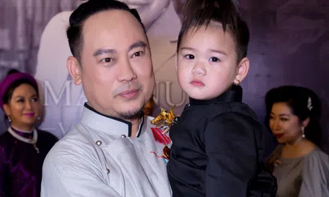 Võ Việt Chung lên chức bố ở tuổi U50