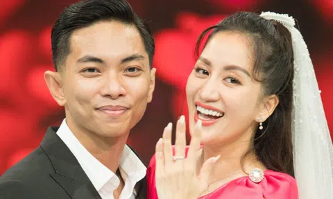 Phan Hiển quỳ gối cầu hôn Khánh Thi