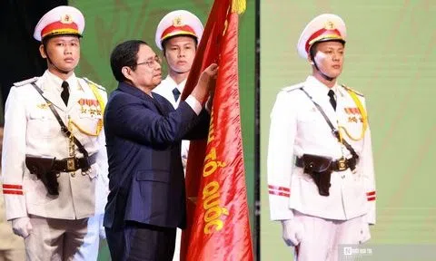 Trao huân chương Hồ Chí Minh cho lực lượng Cảnh sát nhân dân