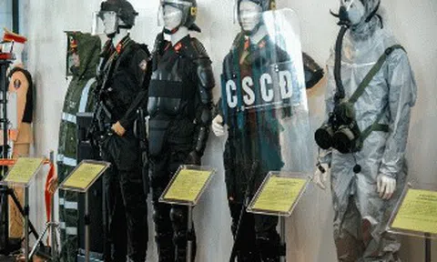 CLIP: Cận cảnh dàn vũ khí hiện đại của cảnh sát Việt Nam