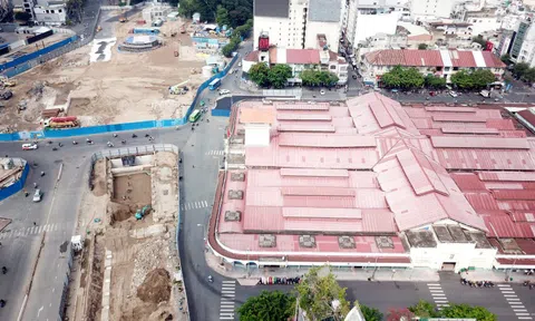 Phương án cảnh quan trước chợ Bến Thành: Ổn định tượng Trần Nguyên Hãn