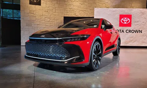 Toyota Crown 2023 thiết kế 'lai tạp', mất bản sắc truyền thống