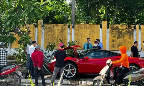 Siêu xe bạc tỉ Ferrari 488 'nát đầu' ở Hà Nội