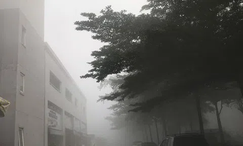 Hi hữu sáng 22-7: TP HCM đặc sương mù