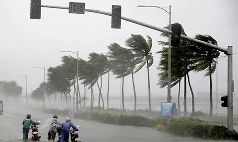 Bão nhiều hơn mọi năm, miền Trung có nguy cơ mưa lũ dồn dập