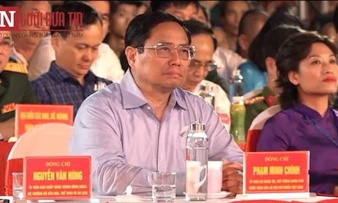 Video: Thủ tướng dự chương trình nghệ thuật “Bản hùng ca bất diệt”