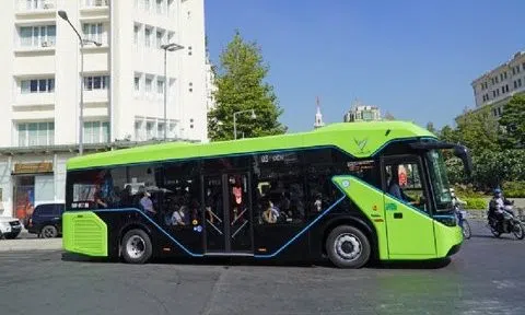 Từ năm 2050, 100% xe buýt, xe taxi sử dụng năng lượng xanh