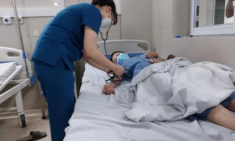 Covid-19, sốt xuất huyết, cúm A đồng loạt leo thang