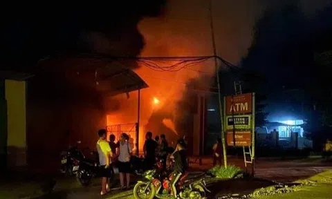 Cây ATM của ngân hàng lớn bất ngờ bốc cháy