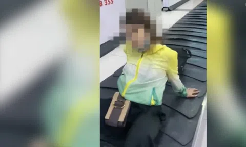 Cảng hàng không Phú Quốc lên tiếng vụ nữ hành khách ngồi trên băng chuyền hành lý
