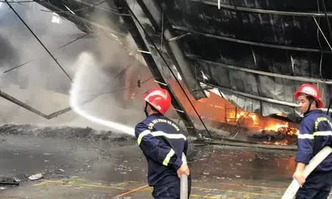 Vụ cháy kho chứa vải ở Bình Dương ước thiệt hại 500 tỉ đồng