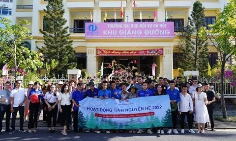 Sinh viên Đại học Nội vụ tri ân người có công nhân dịp 27/7