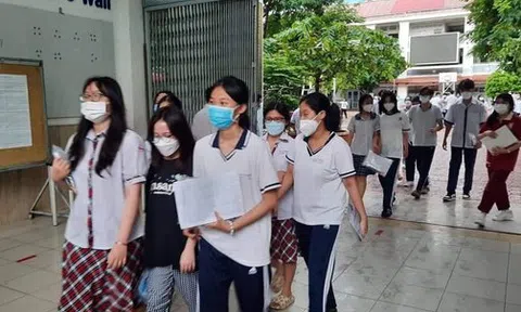 Hàng loạt trường "hot" công bố điểm sàn xét tuyển