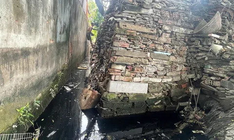 Lấn kênh, chiếm rạch